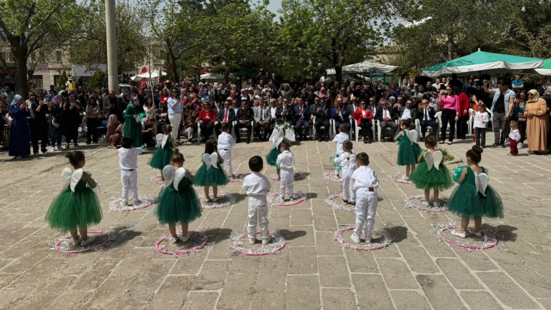 23 Nisan Ulusal Egemenlik ve Çocuk Bayramı'nın 104. Yılı İlçemizde Büyük Bir Coşkuyla Kutlandı